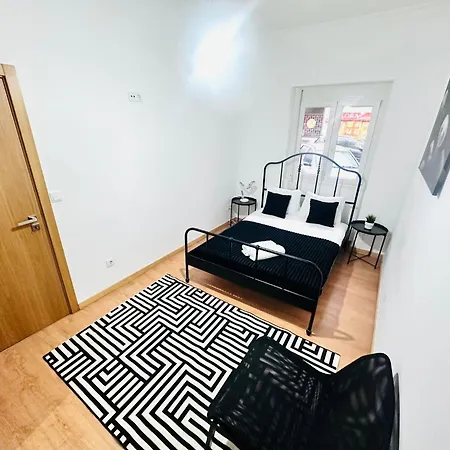 Spacious Lisbon Flat, Great Location For Tourists, Free Parking Apartment Amadora