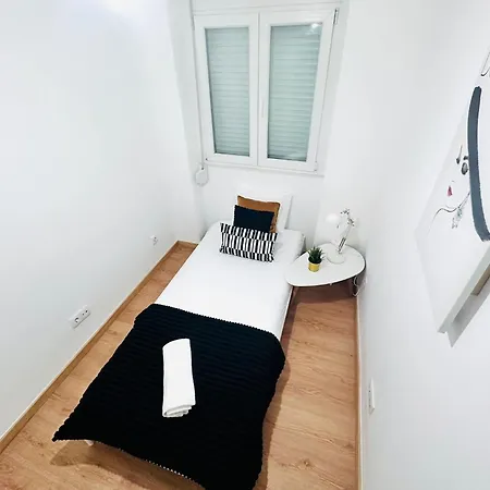 Spacious Lisbon Flat, Great Location For Tourists, Free Parking * Amadora