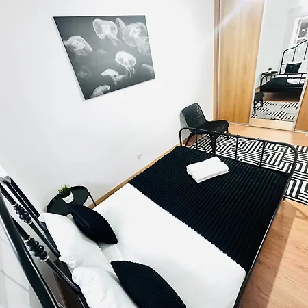 Apartment Spacious Lisbon Flat, Great Location For Tourists, Free Parking Amadora