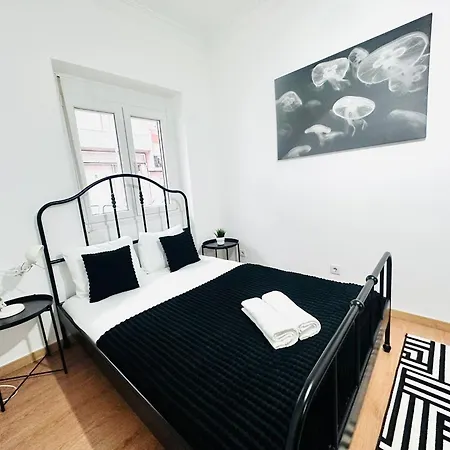 Spacious Lisbon Flat, Great Location For Tourists, Free Parking *