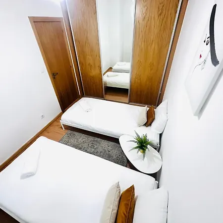 Spacious Lisbon Flat, Great Location For Tourists, Free Parking Amadora