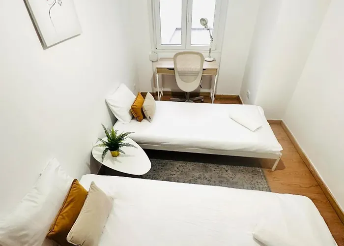 Spacious Lisbon Flat, Great Location For Tourists, Free Parking