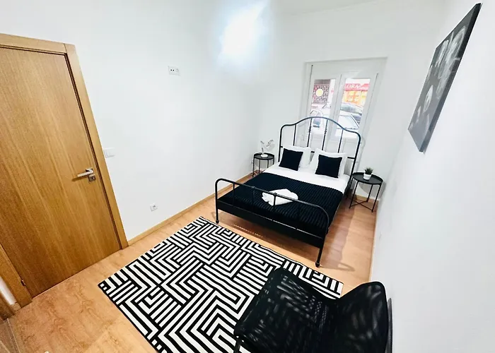 Spacious Lisbon Flat, Great Location For Tourists, Free Parking شقة أمادورا