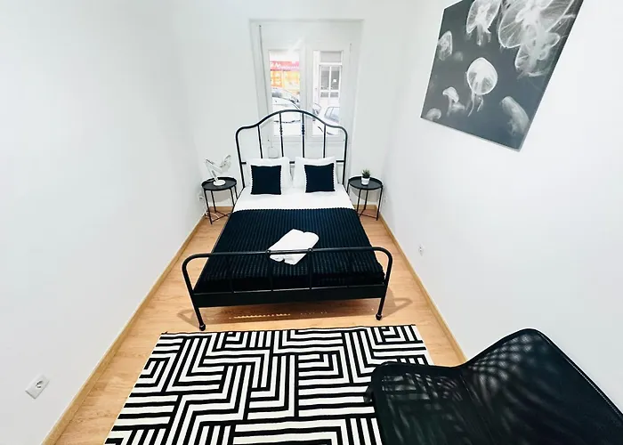 Spacious Lisbon Flat, Great Location For Tourists, Free Parking أمادورا