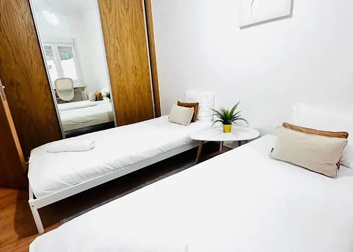 Spacious Lisbon Flat, Great Location For Tourists, Free Parking *