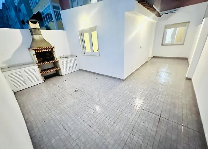Spacious Lisbon Flat, Great Location For Tourists, Free Parking