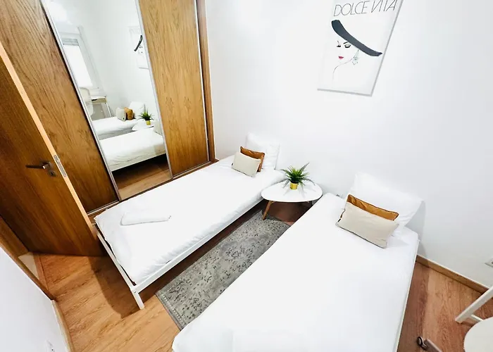 Spacious Lisbon Flat, Great Location For Tourists, Free Parking شقة أمادورا