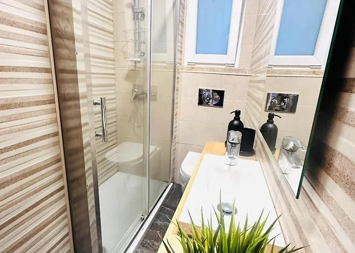 Spacious Lisbon Flat, Great Location For Tourists, Free Parking شقة *