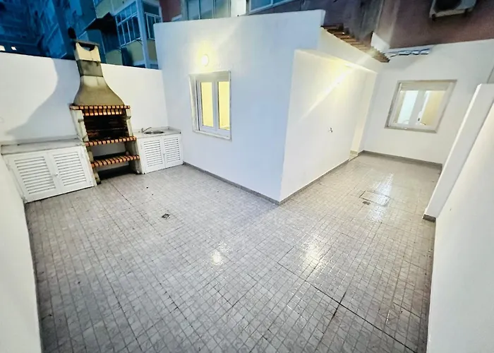 Spacious Lisbon Flat, Great Location For Tourists, Free Parking أمادورا
