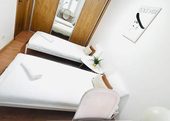 Spacious Lisbon Flat, Great Location For Tourists, Free Parking