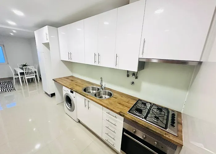 Spacious Lisbon Flat, Great Location For Tourists, Free Parking شقة