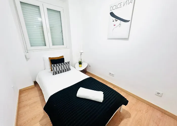 Spacious Lisbon Flat, Great Location For Tourists, Free Parking أمادورا