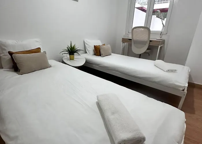 Spacious Lisbon Flat, Great Location For Tourists, Free Parking