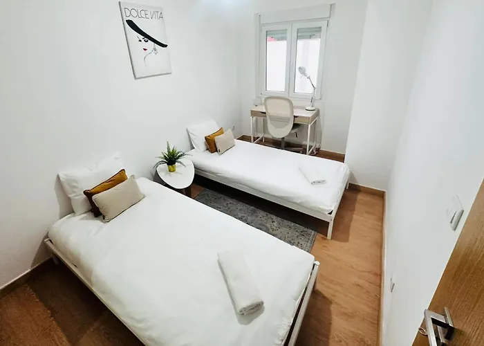 Spacious Lisbon Flat, Great Location For Tourists, Free Parking *