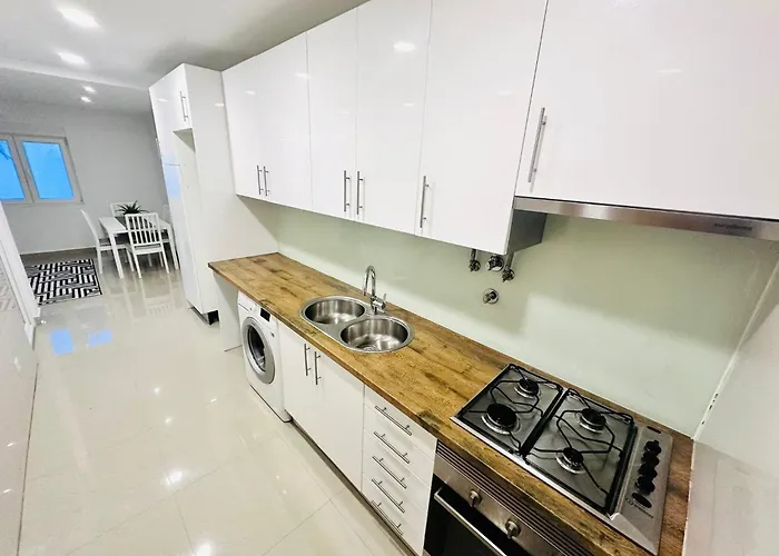 شقة Spacious Lisbon Flat, Great Location For Tourists, Free Parking أمادورا