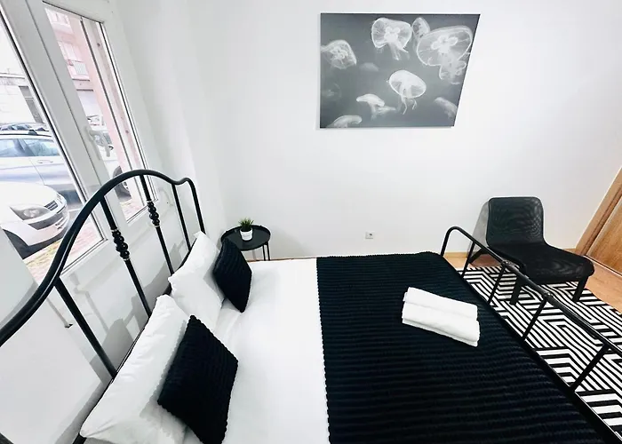Spacious Lisbon Flat, Great Location For Tourists, Free Parking * أمادورا