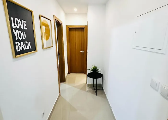 Spacious Lisbon Flat, Great Location For Tourists, Free Parking